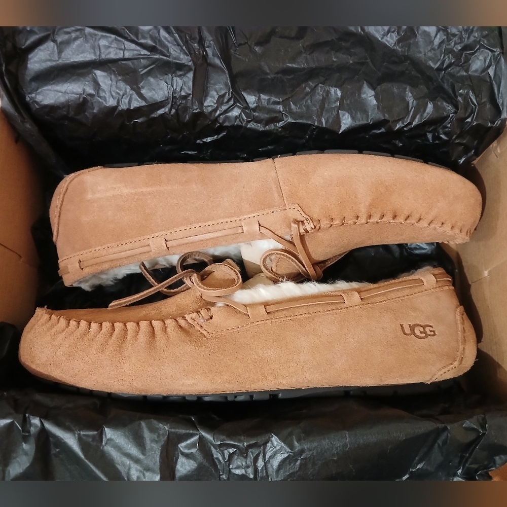 🆕️ UGG Slippers - Picture 6 of 9